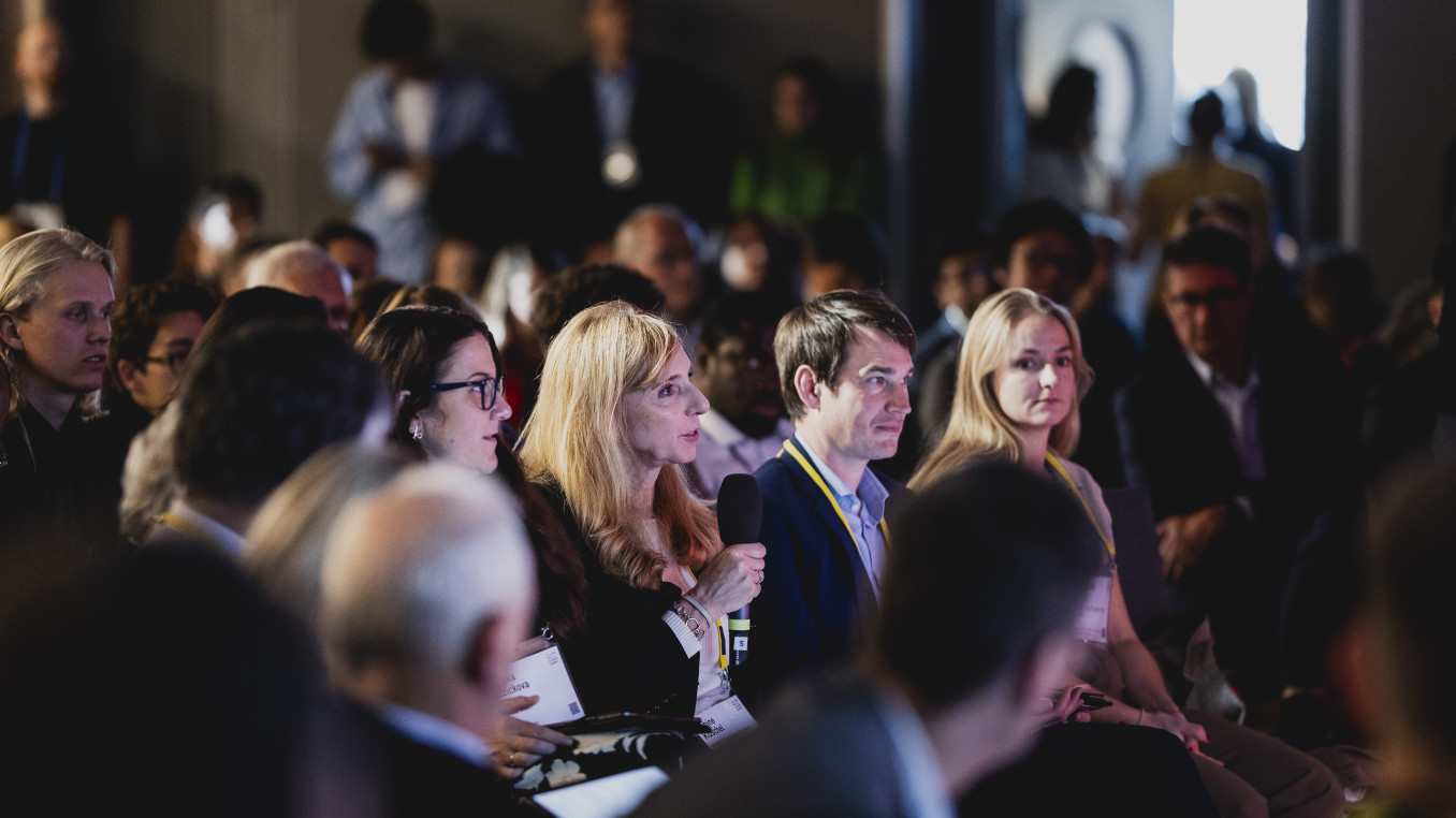 Audience asking questions at Falling Walls Venture Pitches at Science Summit 2023